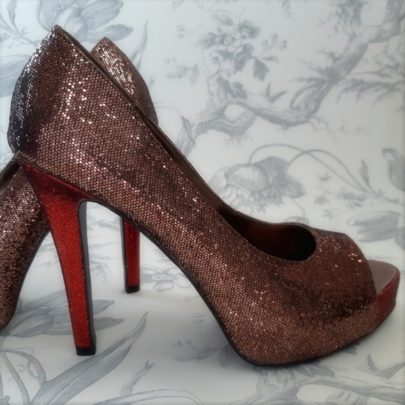 HIGHEST HEEL Bronze & Red Sequined Open To… - Picture 5 of 8